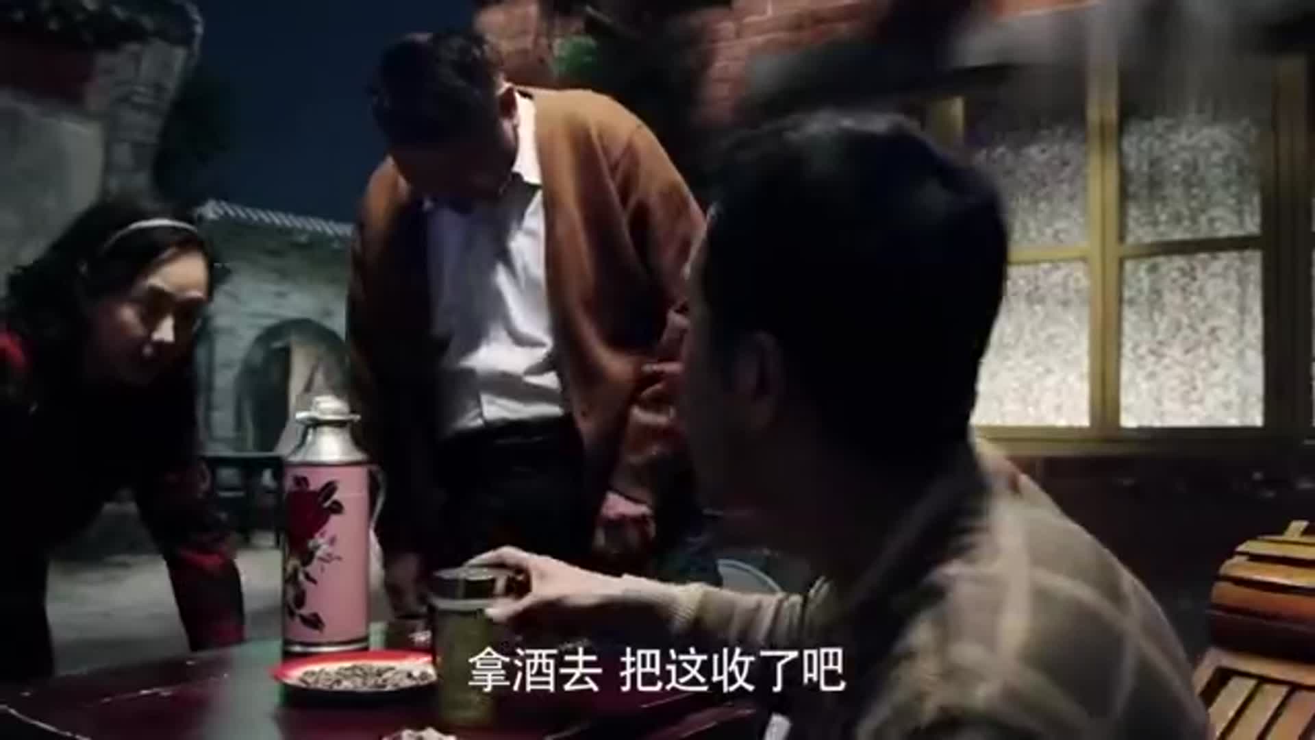 情满四合院二大爷背着许大茂做生意只好拖住他这段笑死人