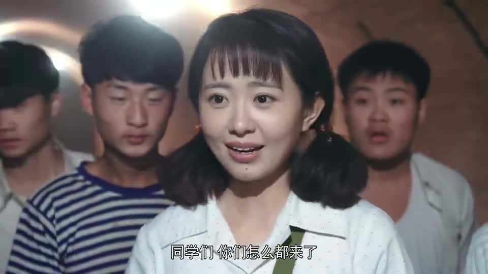 青谷子:乌日娜在砖窑板砖挣钱,同学们都自发来帮她搬砖