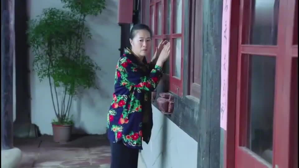 咱家艾红妈死皮赖脸强迫虎子娶艾红有点泼妇啊