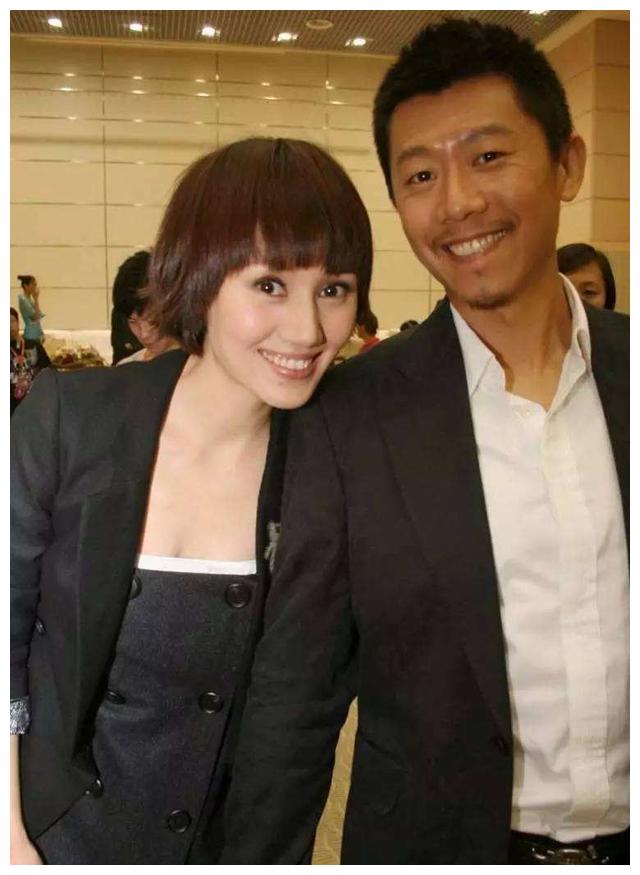 还是喜欢袁泉和夏雨两口子,高调演戏,低调做人,优雅穿衣