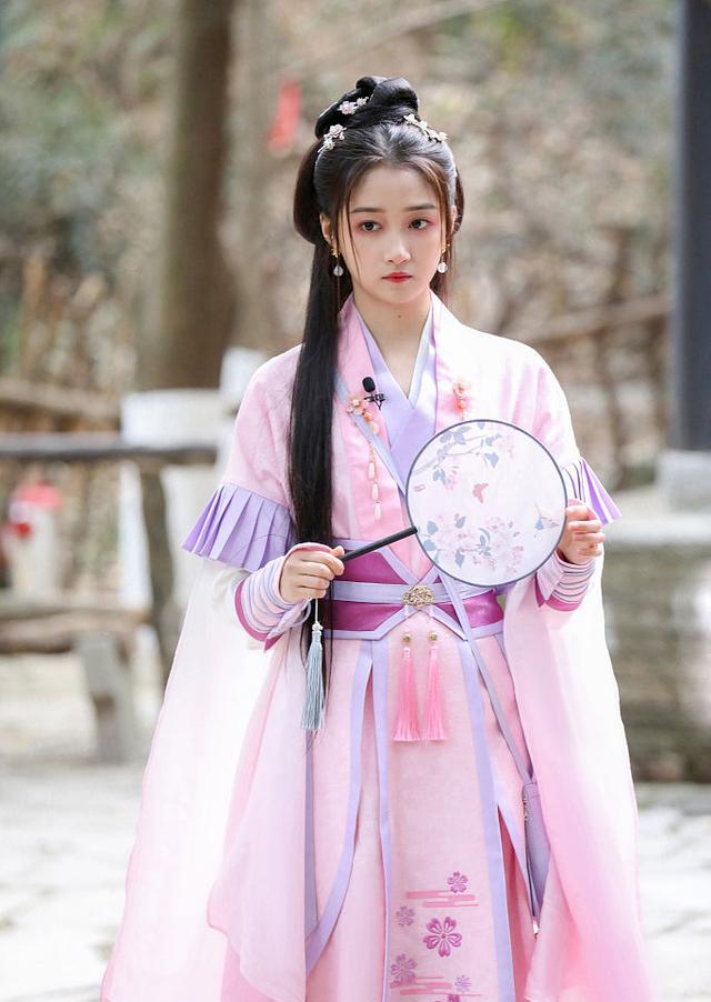 关晓彤古装造型录制节目美到爆小乔唯美桃花妆显古韵气质