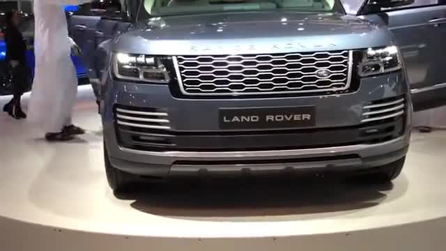 300万的2021款路虎揽胜加长版亮相车展，近距离感受一下啥叫豪车