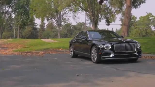 500万的2020款宾利飞驰实拍，升起车标坐进后排，才是惊艳的开始