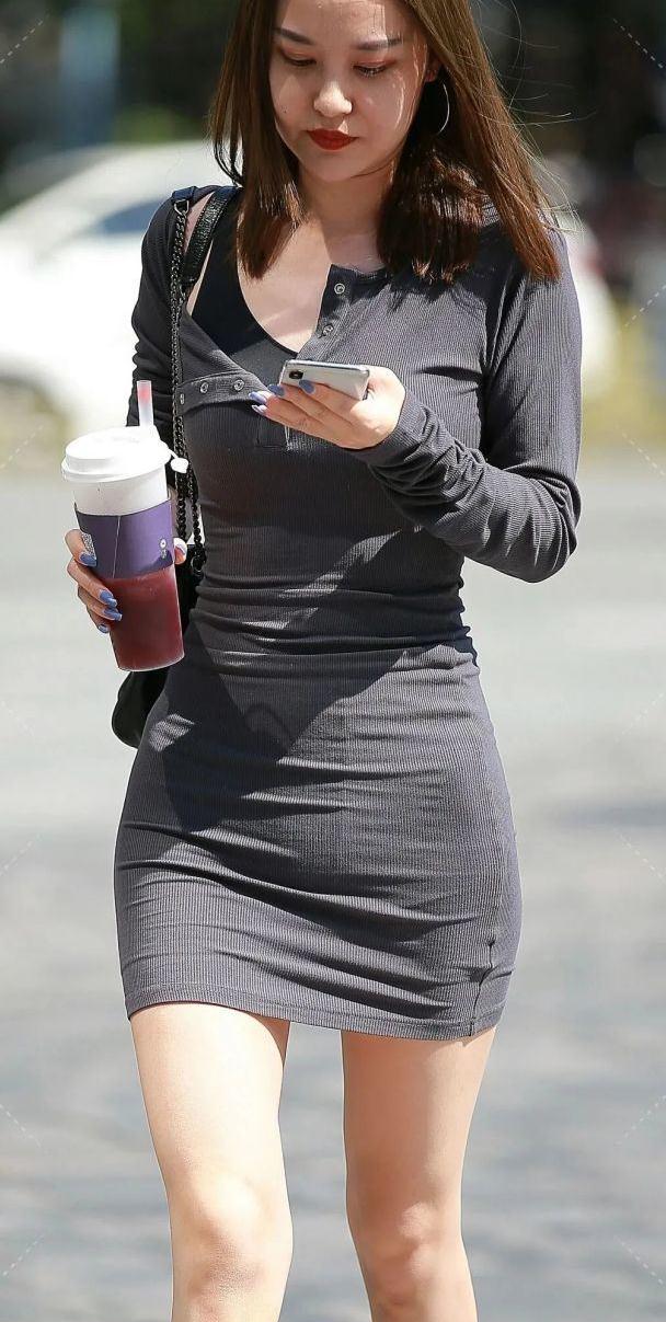 街拍美女:魔鬼身材包臀裙小姐姐