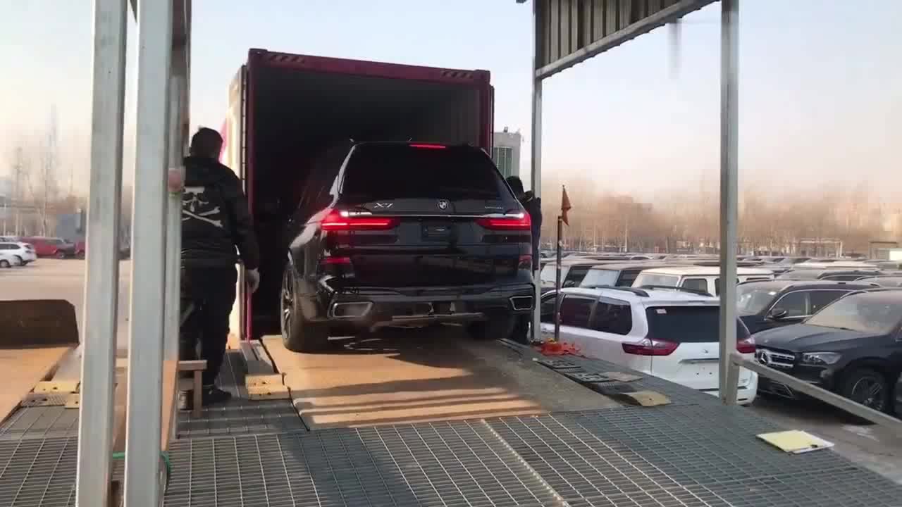 刚抵港一批宝马X7