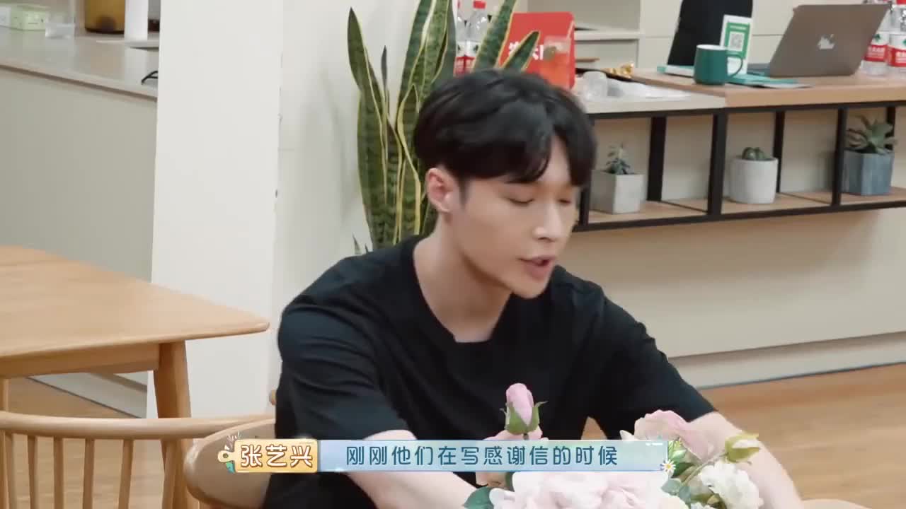 忘不了餐厅2张艺兴给黄渤写了一封感谢信真是兄弟情深啊