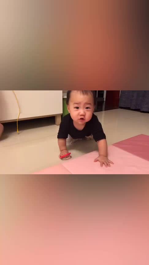 小宝宝学嘟嘴卖萌接下来的表情好搞笑不愧是萌娃啊