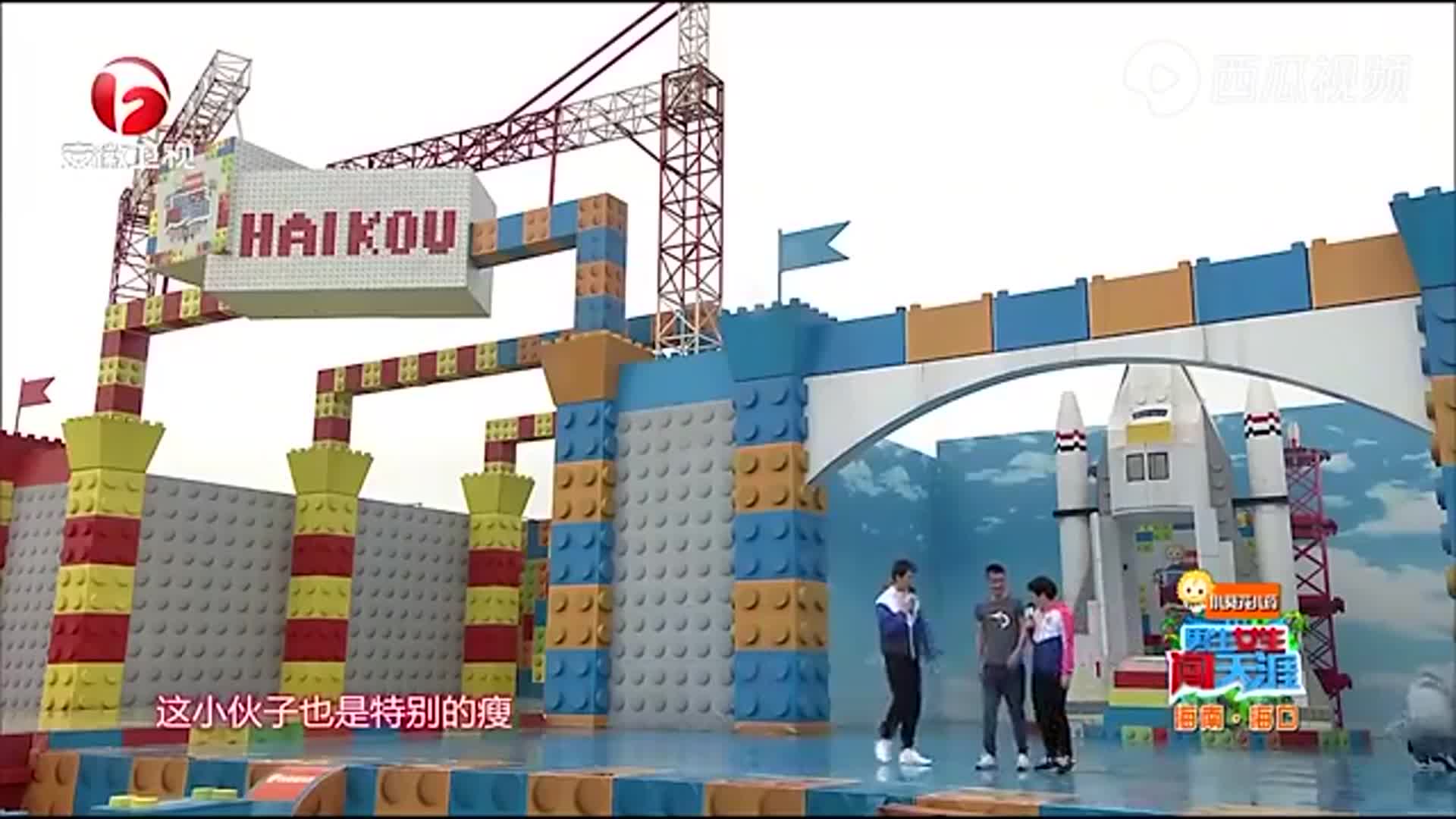 小伙闯关腿太软,完全使不上劲,惨烈落水丨男生女生向前冲