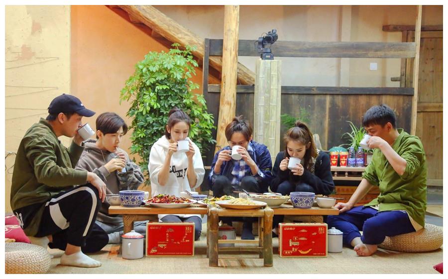 录制《向往的生活》嘉宾手机是强制没收还是自愿?