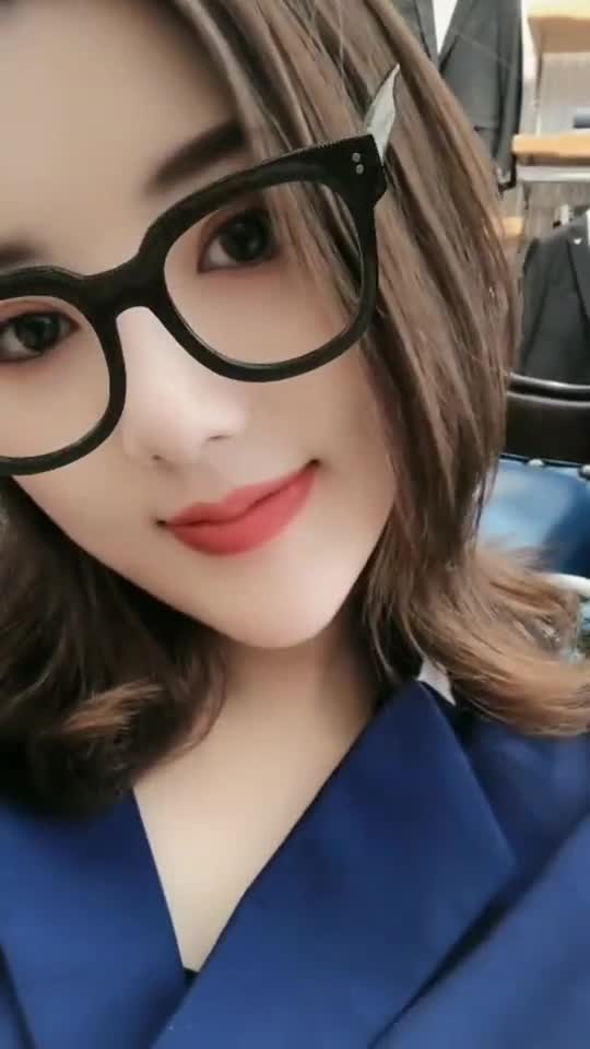 戴眼镜的女孩你喜欢不