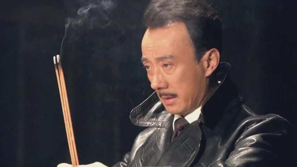 爸爸:苏明远祭拜老三活着出生入死,死了也时常祭拜,这就是兄弟