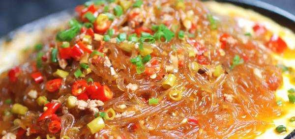 作为一道资深的下饭菜界神器之一,肉沫粉丝既不会像红烧类菜品那样稍