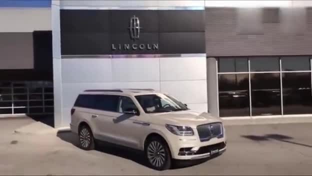 2018款林肯领航员到店实拍，打开车门的那刻才是霸气的开始