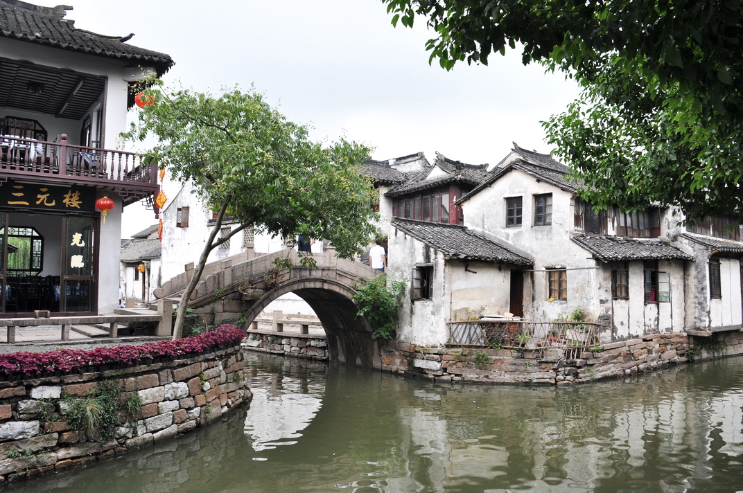 江苏人气最高的古镇,是江南六大古镇之一,是国家首批5a级景区