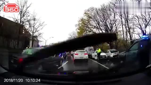 行车记录仪实拍：路过事故现场，数了3遍，不知多少车相撞