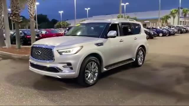 夜晚实拍2021款英菲尼迪QX80，有这配置和空间，还想啥宝马X7