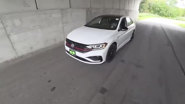 2021款大众速腾GLI抢先实拍，坐进车内亮起氛围灯，霸气开始！