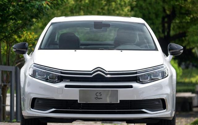 不应被埋没的中型车,一箱油650KM,比天籁舒适