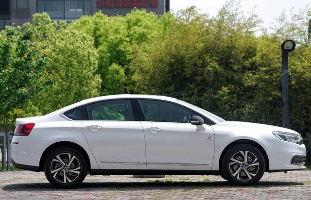 不应被埋没的中型车,一箱油650KM,比天籁舒适
