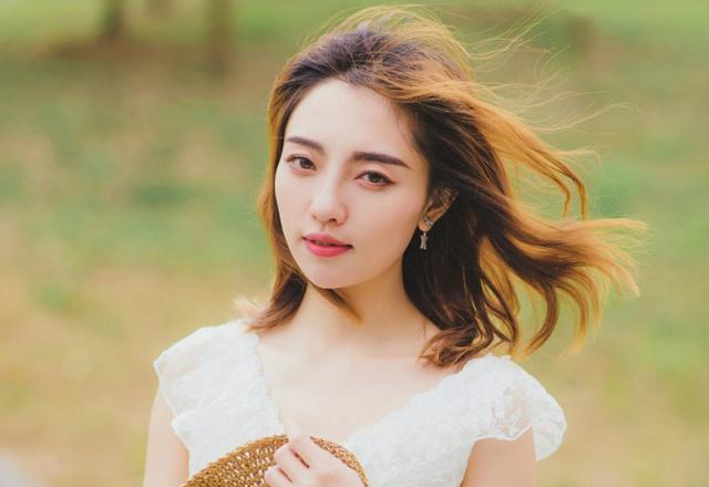 极具知性美的4星座女,安静中透着涵养与大气