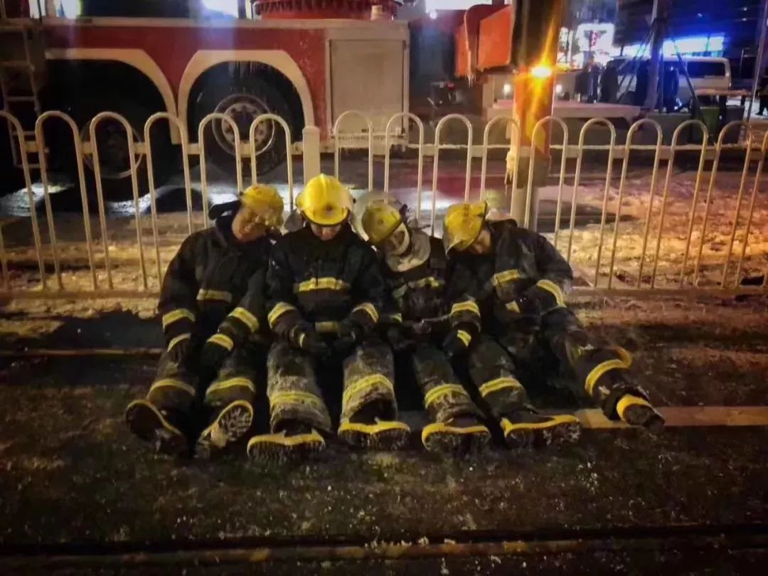 消防英雄们一路走好,愿天堂里没有苦难,愿每一位消防员平安归来