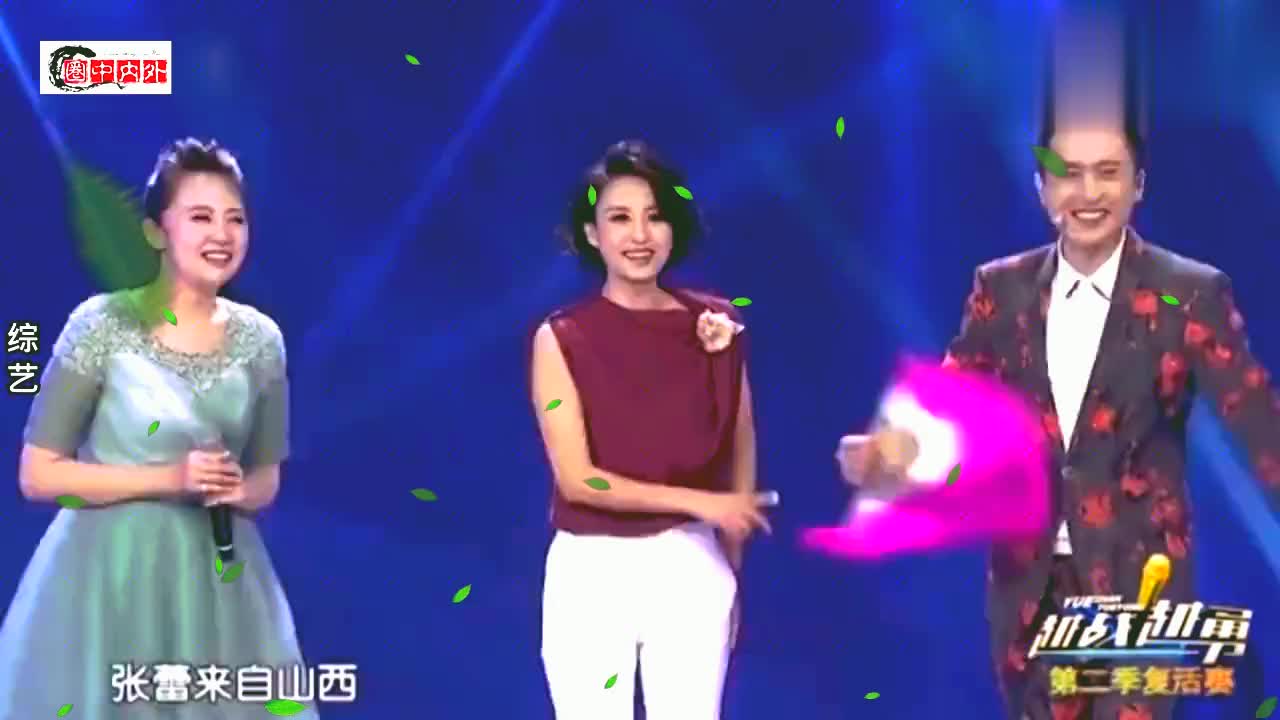 看朱迅跳舞再看张蕾跳舞,差距真是一目了然,两人舞蹈