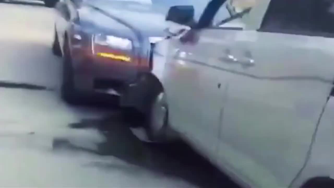 劳斯莱斯与五菱宏光相撞, 两百万的保险都不够