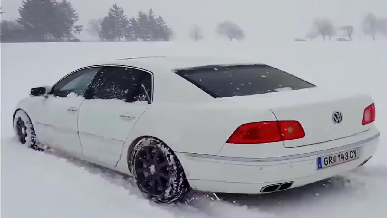 200万的辉腾雪地测试，表现真让人放心