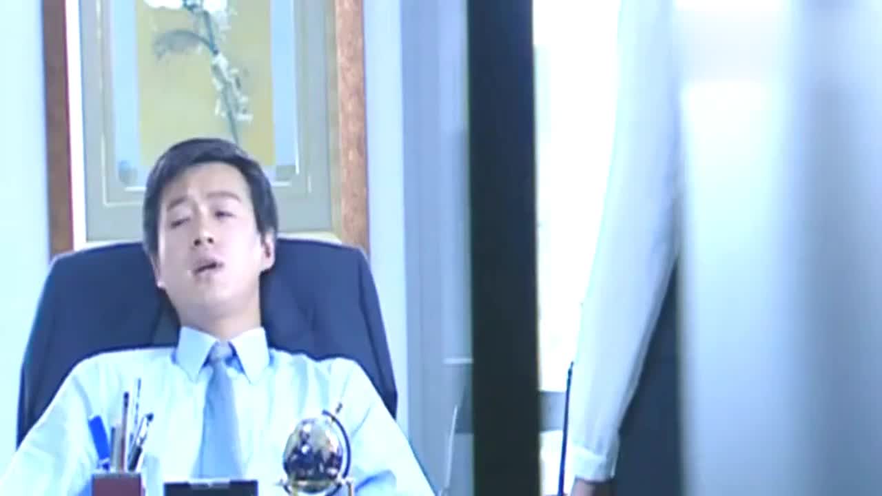 蝴蝶飞飞钟小印被蓝冬晨给开除了,小印伤心落泪,总裁心软!