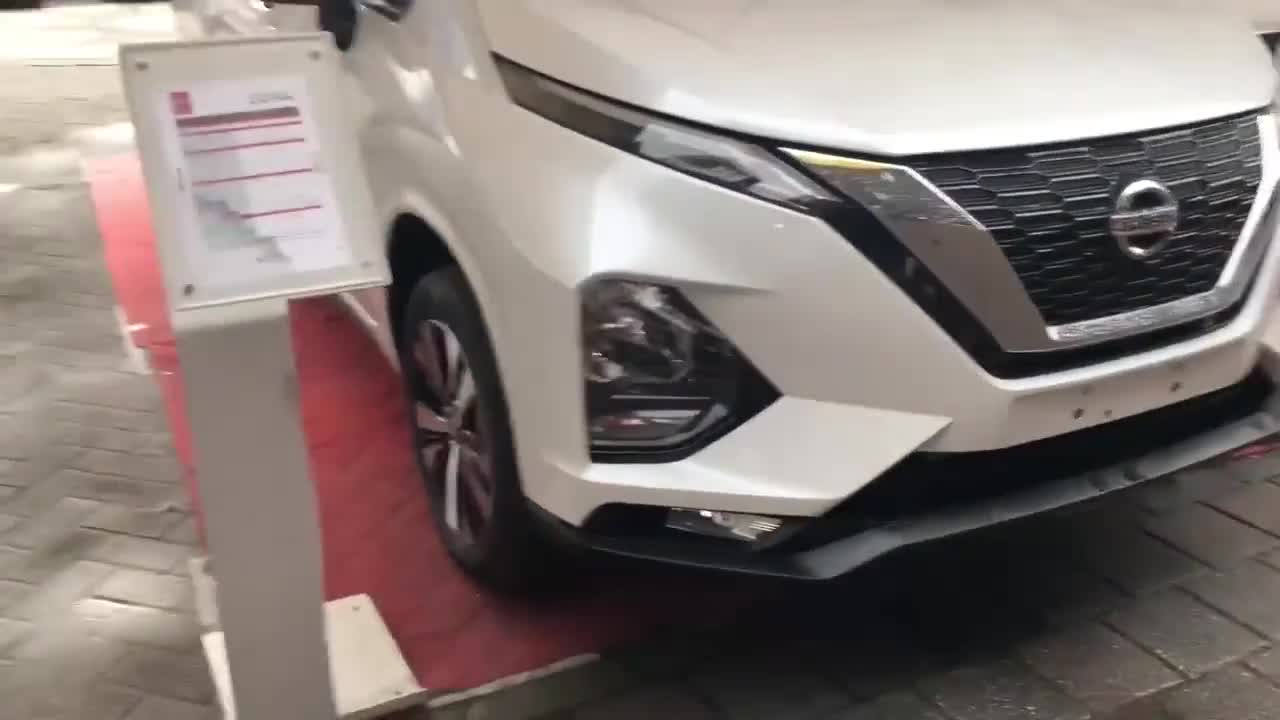 2020款日产骊威七座版登场,近距离看到内部空间,给个
