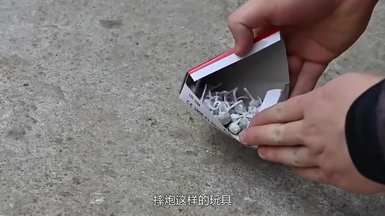 摔炮里面有什么老外用绞肉机实力碾压看清后意外了