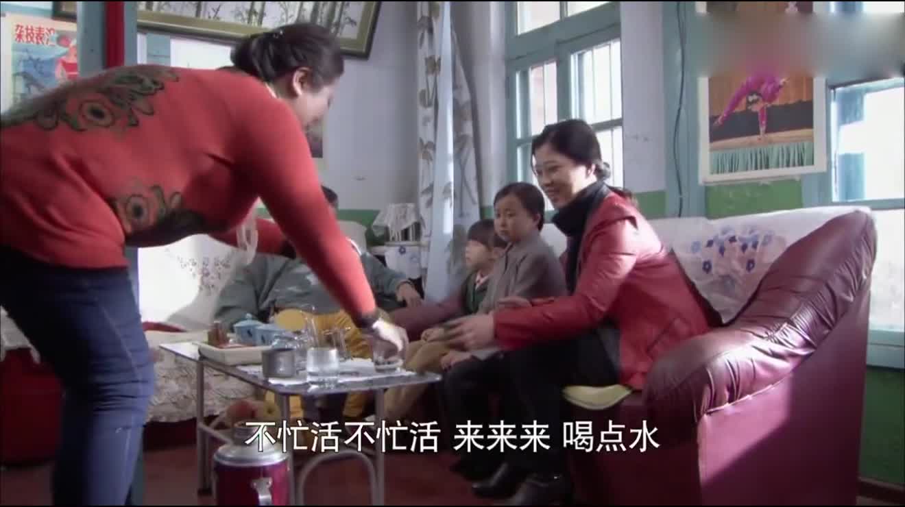 樱桃红之袖珍妈妈:妈妈想让女孩过的好,便把她留在了有钱人家里