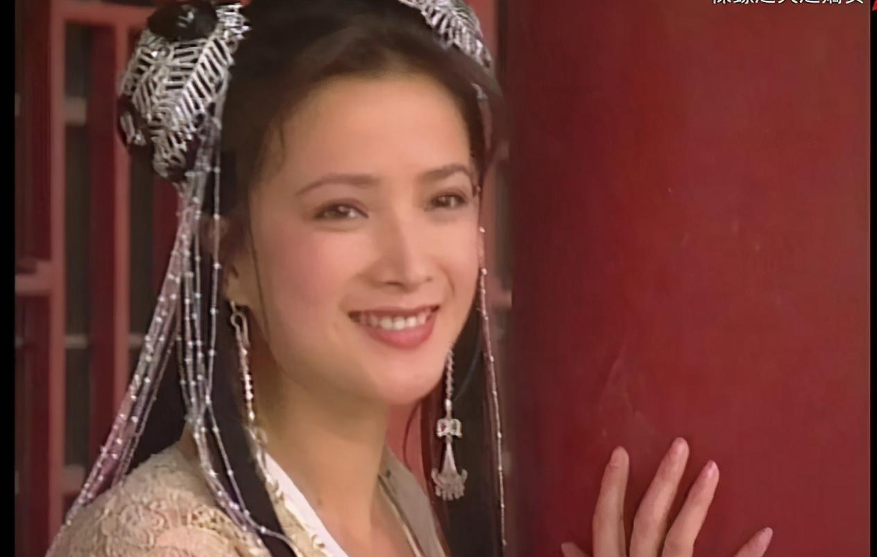 正文          何晴出演《保镖天之娇女》的时候,都已经34岁了,不算是