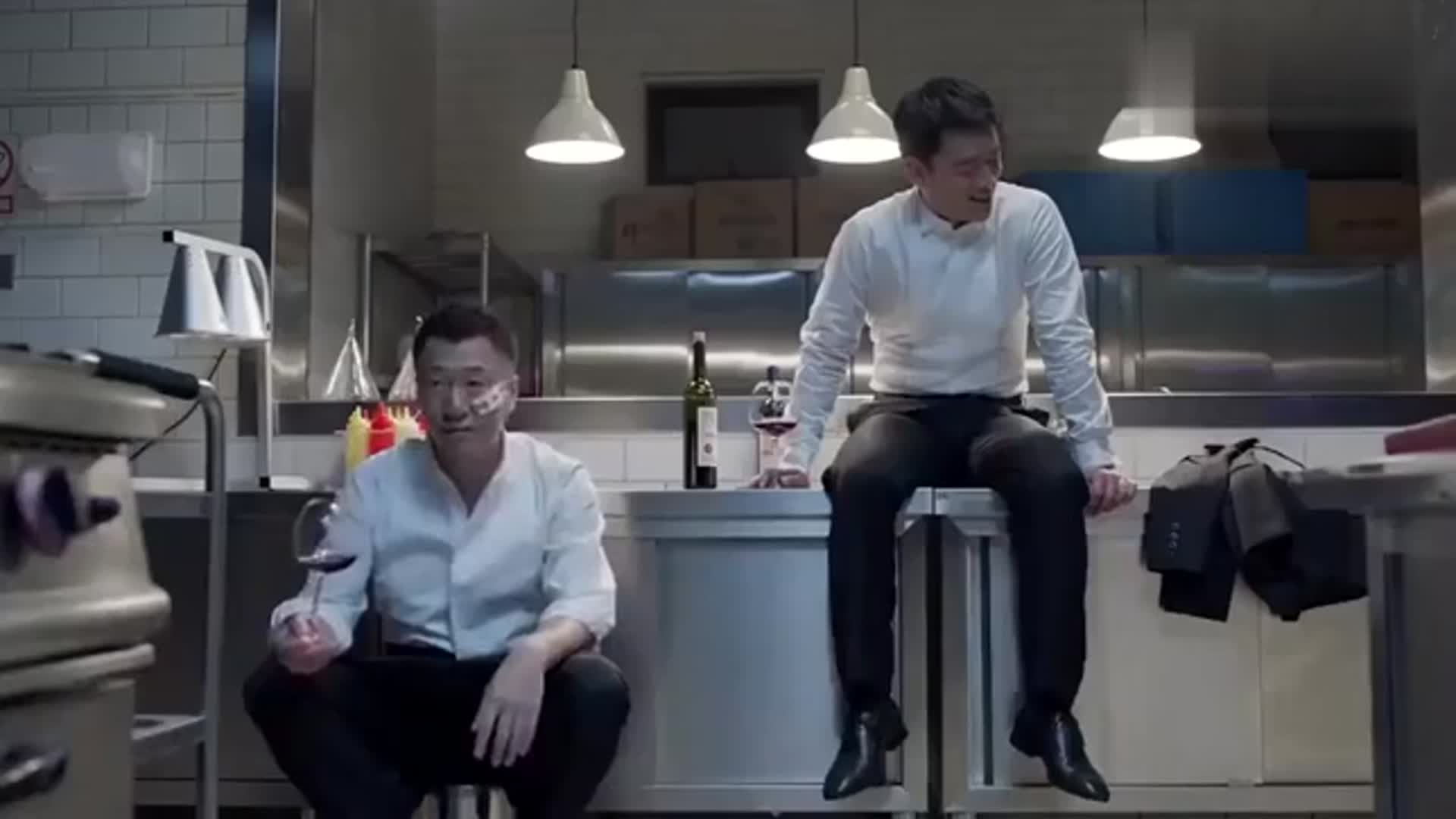 好先生孙红雷和浩坤在后厨聊天说起以前的哥们结果浩坤吃醋