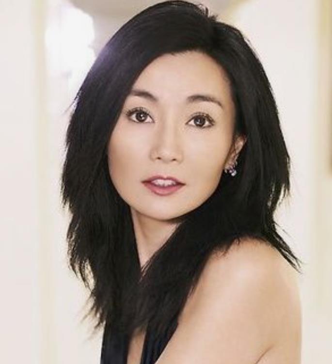 张曼玉年轻时候就是小家碧玉的邻家女孩你们还记得她吗