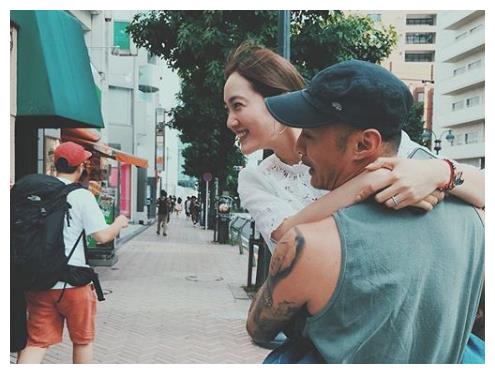 恭喜余文乐老婆怀二胎,父亲节官宣称最好的礼物,王棠云孕照曝光