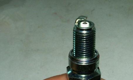 火花塞该不该换，怎样判断火花塞该换了