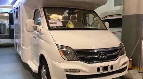 带你领略2018款上汽大通v80全面升级的c型房车你会瞬间爱上它吗