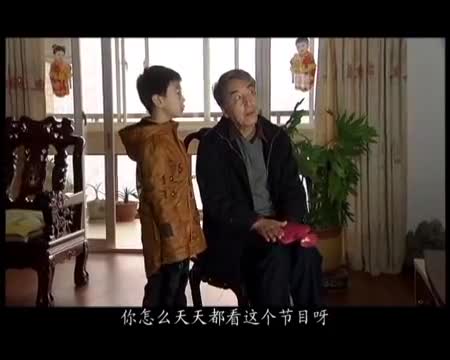 丈夫见妻子和父亲抢电视看，如今还说母亲老糊涂，有火不敢发