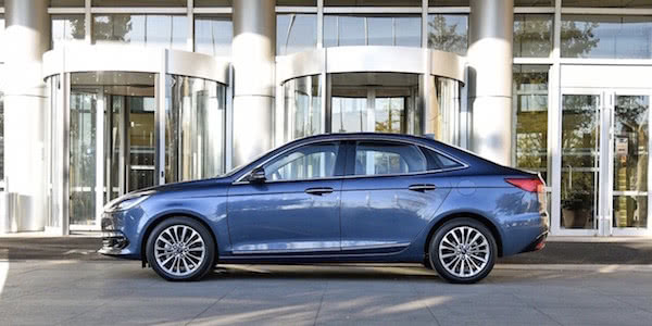 轩逸贵了就看它！比大众朗逸便宜3w，长4.6米配1.5L，油耗5.7L