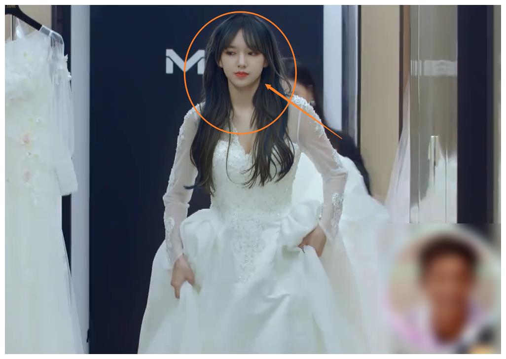 程潇在节目中换婚纱当她走出来的那一刻仿佛看到了韩剧女主角