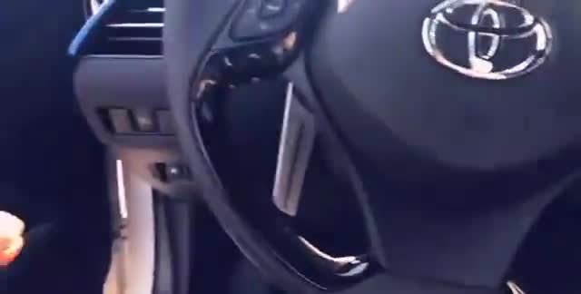 2019款丰田CH-R入库实拍，看了外观内饰买不买自己决定