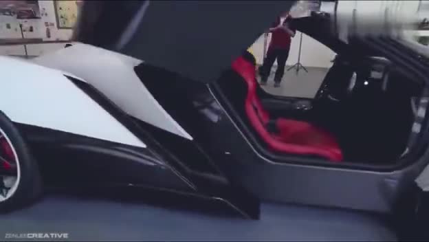 实拍新加坡车展首次亮相电动超跑，全球仅10辆的超跑