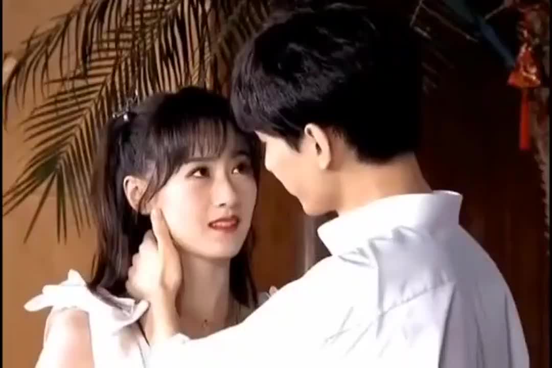 成毅袁冰妍现场还原剧中经典画面,为了宣传好拼啊!