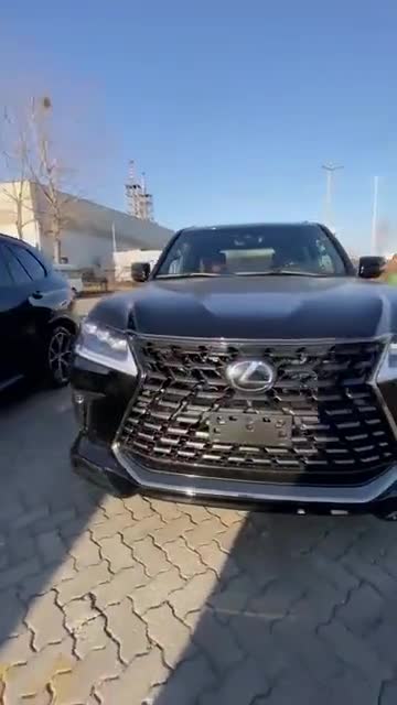 实拍2021款雷克萨斯LX570，看了外观和内饰后，它和酷路泽你选谁