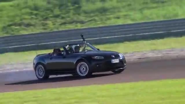 2019年日本汽车车展，丰田克雷斯塔JZX90汽车进行漂移