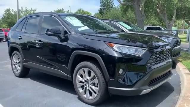 2020款丰田RAV4实拍，了解外观与内饰后，买不买本田CRV自己定