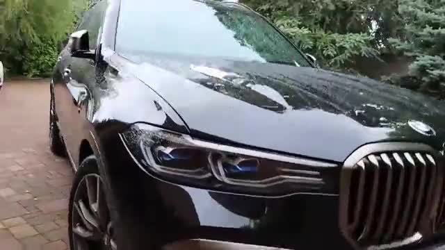 200万新提的2020款宝马X7，按下钥匙开启后备箱，才是霸气的开始