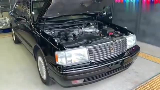 实拍二十几年前的丰田皇冠，看看这发动机才知道什么叫质量！