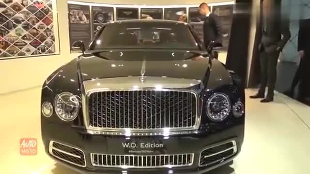 车展实拍全新宾利豪华轿车，打开车门才知道这车有多舒适